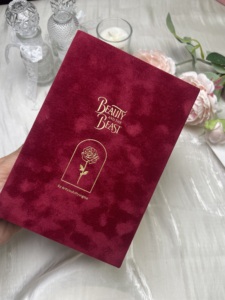 Boîte cadeau en velours bordeaux <span class=keywords><strong>La</strong></span> <span class=keywords><strong>Belle</strong></span> <span class=keywords><strong>et</strong></span> <span class=keywords><strong>la</strong></span> Bête, invitations de mariage, boîte à souvenirs en velours rose avec dorure à chaud de luxe - Product Image 4