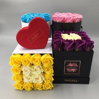 Boîte cadeau ronde en carton recyclé de haute qualité avec estampage à chaud en feuille d'or pour fleurs