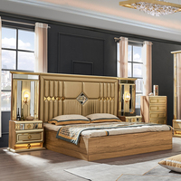 Ensemble complet de meubles de chambre à coucher de luxe en bois doré au design moderne, lit Queen Size et King Size