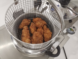 مقلاة ضغط كهربائية للطاولة بسعة 16 لتر من الفولاذ المقاوم للصدأ مع تحكم بالكمبيوتر الدقيق وصمام تصريف الزيت لطهي الدجاج المقلي على طريقة كنتاكي - Product Image 4