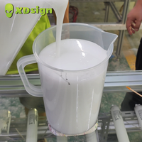 Colle acrylique liquide XDSIGN 25 kg/fût pour écrans publicitaires, pour créer des lettres claires et brillantes pour enseignes extérieures