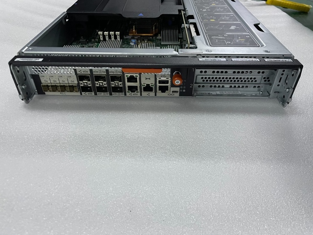 FAS8200/AFF A300 X3172A Controller 111-02493+E1 Storage Controller