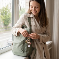 Porte-clés et pendentif de sac en métal, motif Abeille, Marguerite, Coccinelle, avec initiale 26, détachable avec mousqueton, pour filles et femmes