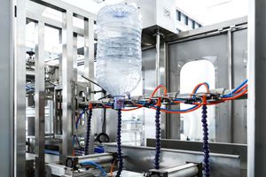 Instalación gratuita, aplicador de inserción de mango de anillo de cuello de botella PET grande, máquina de llenado de embotellado de agua para línea de llenado de agua - Product Image 5