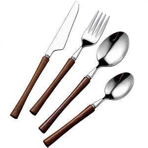 Ensemble de couverts décoratifs en acier inoxydable de style royal, écologiques, avec manche en bois, design attrayant, pour sublimer les repas quotidiens - Product Image 1