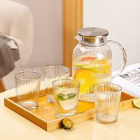Pichet en verre borosilicaté de haute qualité 1800ml verrerie transparente théière conception à rayures verticales pour le stockage de boissons en gros