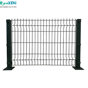 Panneau de clôture en treillis métallique courbé recouvert de PVC, clôture de sécurité en fer pour les résidences, les commerces et les cours extérieures - Product Image 1