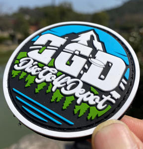 Parche de silicona de PVC con logotipo de goma 3D negro personalizado para sombreros, parches de prensa de calor para planchar para decoraciones de lentejuelas de <span class=keywords><strong>Velcro</strong></span> de plástico - Product Image 1