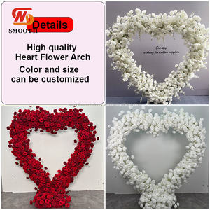 Arc en forme de coeur lisse avec toile de fond de fleurs arc de coeur blanc rouge personnalisé avec fleurs doubles - Product Image 4