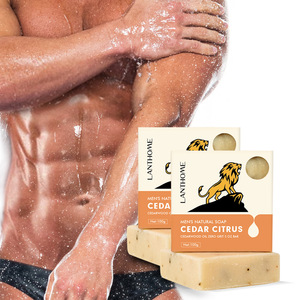 Jabón natural limpiador, exfoliante, hidratante y blanqueador para hombres con aroma a cítricos y romero. - Product Image 1
