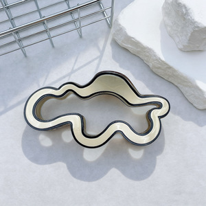 Pinza de Pelo Acrílica de Alta Calidad con Diseño Irregular para Mujer, Accesorios para el Cabello - Product Image 5