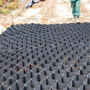 Stabilisateur de géocellules en matériau routier durable pour la protection des talus de rivière, des diques et la stabilisation des sols - Product Image 3