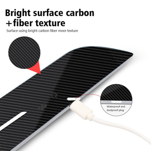 4 pièces, lumière de seuil de <span class=keywords><strong>porte</strong></span> de voiture LED en fibre de carbone RGB, lampe de bienvenue à induction sans fil, ajustement universel, sans câblage - Product Image 3