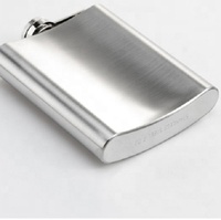 Prix de gros flacons de hanche en acier inoxydable whisky noir mat flacon de hanche coffret cadeau bouteille d'eau de sublimation de 8 oz