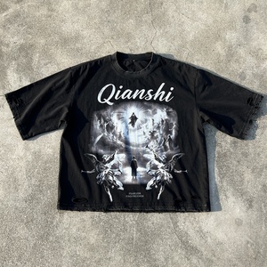 เสื้อยืดสตรีทแวร์ลำลองแบบมีรอยขาด ผ้าฝ้ายฟอกหนา พิมพ์ลายดิจิทัล ทรงหลวมไหล่ตก - Product Image 1