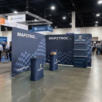 Équipement d'exposition pour salons professionnels : Stands publicitaires, toiles tendues en aluminium, toiles de fond et vitrines pour événements
