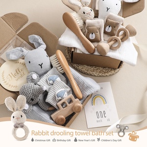 2025 séchage rapide nouveau-né bébé lapin tête <span class=keywords><strong>serviette</strong></span> de bain et chaussettes ensemble <span class=keywords><strong>Crochet</strong></span> hochet cadeau boîte jalon tissé Techniques - Product Image 3