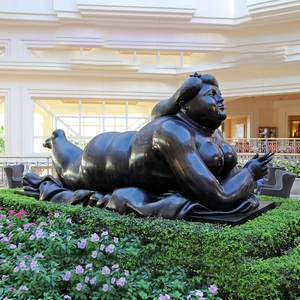 Escultura de Bronce Personalizada de Gran Tamaño, Arte en Latón Fundido, Decoración para el Hogar y Jardín, Fernando Botero, Hombre y Mujer Desnudos, en Venta - Product Image 2