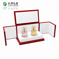 Coffret Cadeau Parfum en Bois Rouge à Trois Portes, 2 Bouteilles, Insert en Mousse Personnalisé, Emballage de Parfum, Coffret Cadeau de Fêtes Fait Main Haut de Gamme