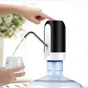 Venta caliente Mini bomba dispensadora de agua eléctrica USB portátil botella automática carcasa de plástico recargable para uso doméstico en Hotel - Product Image 1