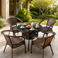 Ensemble de salle à manger d'extérieur moderne en rotin 5 pièces, meubles de patio en osier PE avec table ronde en verre et 4 chaises pour jardin et balcon