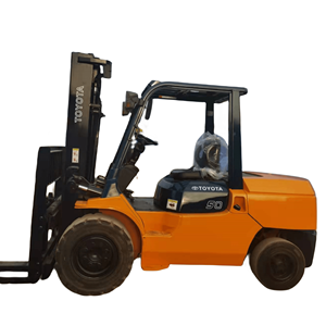 Chariots élévateurs à fourche 5 tonnes diesel d'occasion Chariots élévateurs Toyoto avec pompe manuelle Mât Machines Ateliers de réparation Fabriqué au Japon Bon état Bon marché - Product Image 1