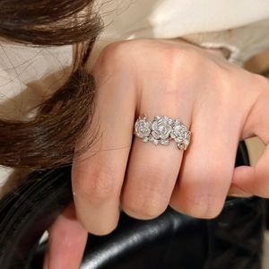 Anillo de Plata de Ley S925 con Diseño Floral Medieval, Estilo Coreano de Moda, Incrustaciones Románticas y Elegantes - Product Image 1