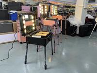 Station de travail pour artiste cosmétique de 24 pouces avec miroir lumineux, valise de maquillage roulante avec support pour salon de beauté
