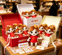 Boneka Plush Desain Khusus Gadis Imut dengan Gaun Merah dan Bunga Kuning untuk Hadiah Anak-Anak Boneka Plush Kustom