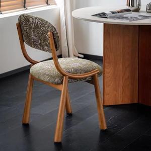 Chaise de salle à manger rembourrée de style vintage nordique, en bois massif de frêne, design simple et décontracté pour les petites maisons - Product Image 3