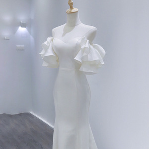 Nuovo Abito da Sera Elegante in Raso a Coda di Pesce, Stile Sposa delle Fate, per Servizio Fotografico con Effetto Tulle - Product Image 1