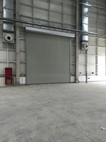 Porte à enroulement en aluminium résistante au vent, design minimaliste, pour usage extérieur en supermarché