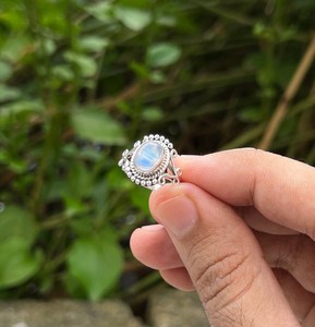 Bague de soleil faite à la main en pierre de lune arc-en-ciel en argent sterling 925 Aura élevant des pierres précieuses naturelles - Product Image 4