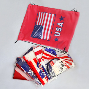 Ensemble de supporters <span class=keywords><strong>Coupe</strong></span> <span class=keywords><strong>du</strong></span> <span class=keywords><strong>Monde</strong></span> 2026 personnalisé : drapeau, sac à dos, écharpe, cape et sac à cordon pour l'encouragement des supporters des États-Unis, <span class=keywords><strong>du</strong></span> Canada et <span class=keywords><strong>du</strong></span> Mexique 2026 - Product Image 2