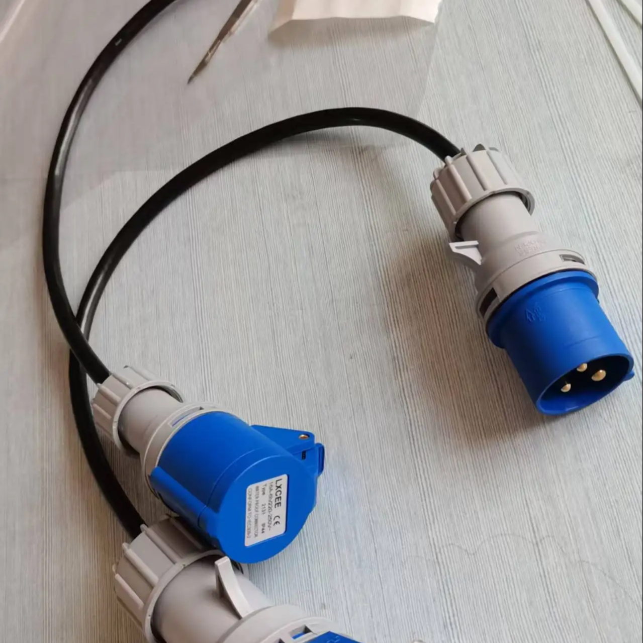 16AMP <strong>1m</strong> x 2.5mm <strong>Extension</strong> <strong>Lead</strong> Trailing <strong>Socket</strong> 220V volt 3p with shuko plug IP44