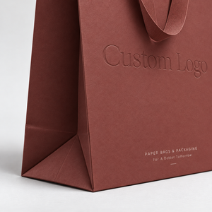 Sacchetto di Carta Bordeaux Tonalizzato all'Ingrosso con Manici Coordinati e Produzione Personalizzata per Boutique di Candele - Product Image 3