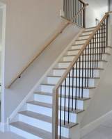 CBMMart Escalier droit moderne avec poteaux en acier au carbone et main courante en bois