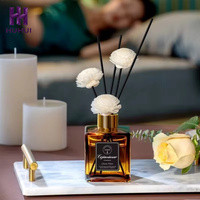 Pengharum Ruangan Aromaterapi Tanpa Api Bebas Alkohol dengan Bunga Hydrangea Awet Buatan Tangan dalam Wadah Kaca Persegi