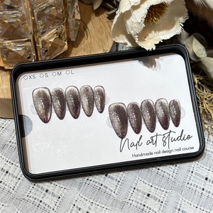 <span class=keywords><strong>Uñas</strong></span> Postizas Acrílicas Hechas a Mano de Alta Calidad con Base Morada y Puntas Doradas, Venta al Por Mayor - Product Image 1