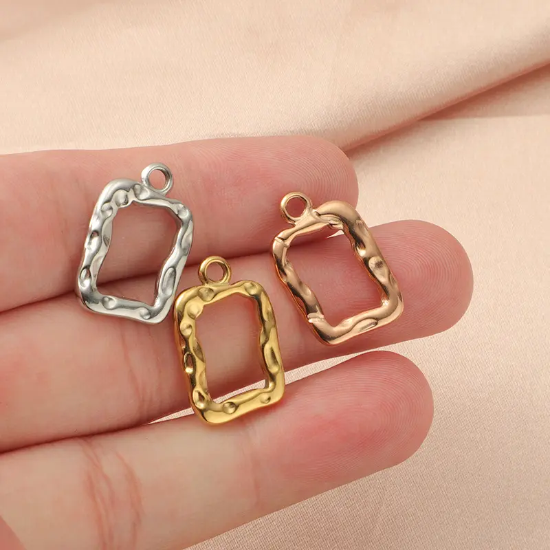 2023 Custom Custom stainless steel made logo engraved cheap gold pendant metal jewelry tags charms for necklace / bracelet