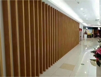 Cloisons de séparation en tubes de bois composite modernes pour intérieur, tubes carrés en WPC pour escalier, salle de bain, entrepôt, pergola