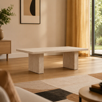 Table à manger en travertin beige, idéale pour les espaces de vie d'hôtels haut de gamme, les appartements et les hôtels.