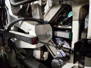 Machine de moulage par injection hydraulique automatique horizontale YIZUMI UN120 99% neuve, 120 tonnes, pompe et boîte de vitesses d'occasion, garantie 3 ans - Product Image 5