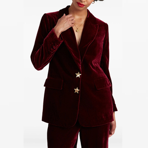 Blazer de <span class=keywords><strong>Terciopelo</strong></span> Borgoña Personalizable de Lujo para <span class=keywords><strong>Mujer</strong></span> con Botones de Estrella Dorada y Silueta Cruzada - Product Image 3