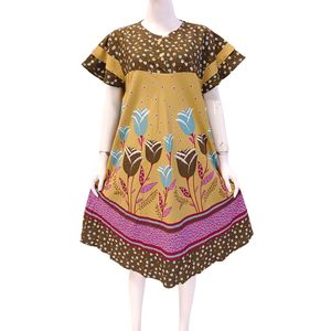 KLOK 10 Les vêtements de détente pour femmes allient un tissu en rayonne non tissé respirant avec un design décontracté à col rond, offrant un confort doux et agréable. - Product Image 3