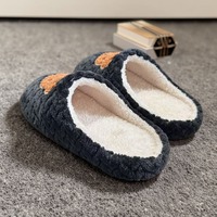 Chaussons d'intérieur en peluche chauds d'hiver à bout fermé motif ours de dessin animé