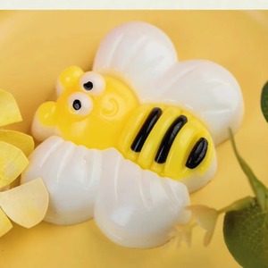 Jouet Squishy en TPR en forme de cube d'abeille de 9 cm, jouet créatif de simulation animale, anti-stress, jouet à presser, cadeau pour enfants et adultes - Product Image 3