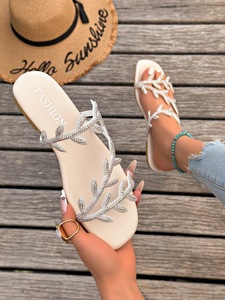 Sandalias planas para mujer con diseño de hoja y diamantes de imitación, elegantes, brillantes, a la moda, informales, para verano. - Product Image 2