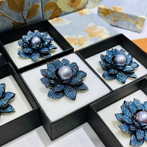 Broche de Perla de Tahití al por Mayor de 14-15 mm, Broche de Flor de Pecho de Tamaño Gigante, Lleno de Circonitas, Incrustado con Flores Coloridas, Accesorio de Moda - Product Image 1