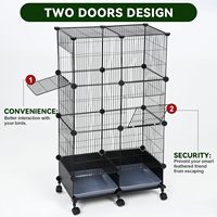 Kit d'aviarium pour oiseaux multi-compartiments assemblé, base à roulettes, deux plateaux en plastique amovibles, perchoirs en bois, emballage en boîte pour